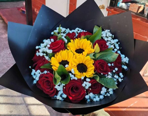 Ramo Girasol, Rosas y Gypsophilia
