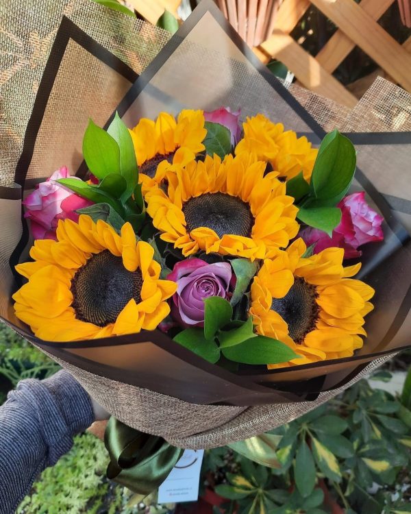 Ramo Girasol y Rosas Lila